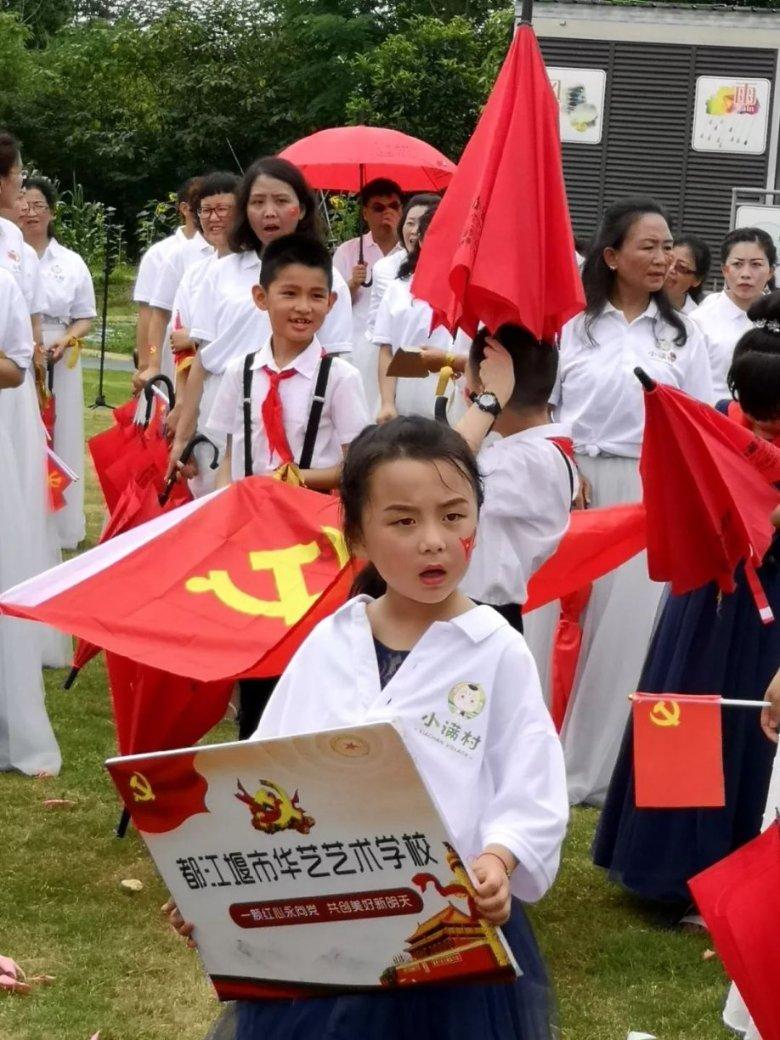 与同事打架，明天见领导该怎么办？游戏画面